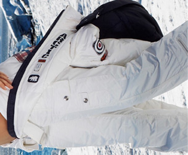 衣服上面北极熊的LOGO的牌子叫什么|龙城茶座