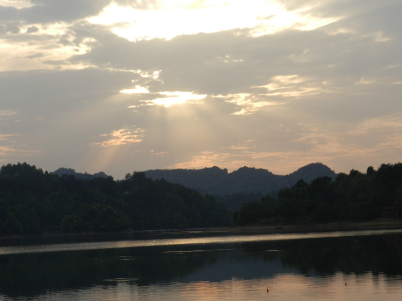 爱的奉献-独行侠&<em>双鱼妹</em>参加江西婺源爱心4+