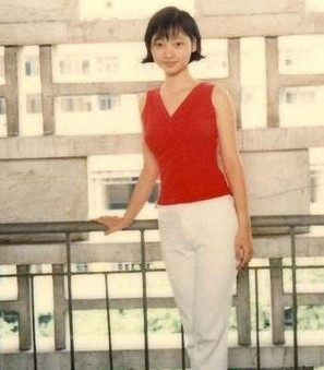 爆料:柳岩整容前暴丑照曝光 真的没隆胸!胸不用