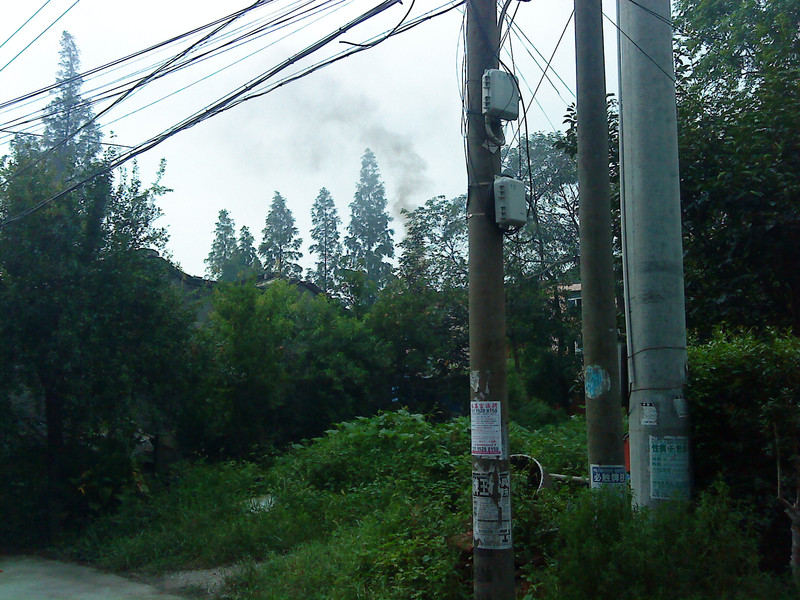 村子里每天都烟雾弥漫乌烟瘴气,在这种地方多