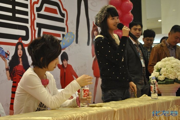 星光璀璨,<em>快女洪辰</em>、<em>杨洋</em>助阵常州购物中心,共