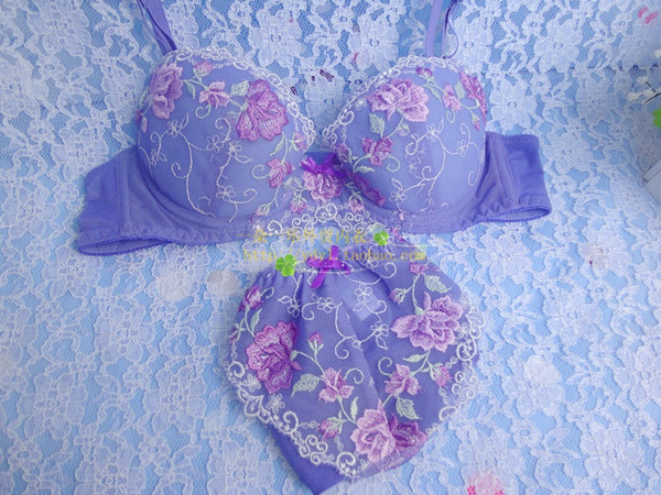 精致薄杯刺绣口外贸尾单<em>文胸</em>套装45-<em>50</em>元<em>一套</em>