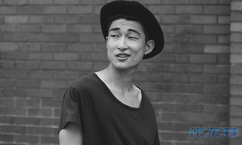【狂魔看娱乐】韩裔小眼丑帅男模另类东方面孔西方走红,金秀贤等众