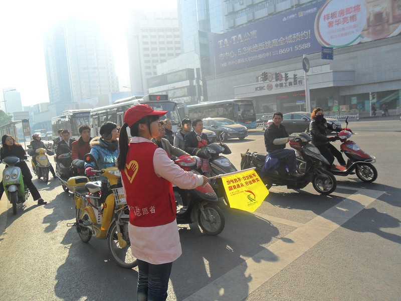 我们生日那天,做一名交通志愿者的些许感受|龙