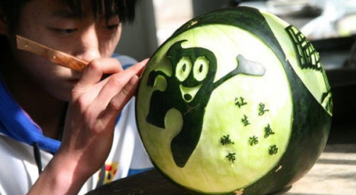 清华西瓜哥走红铁勺雕玫瑰 网友:给跪了!(组图)