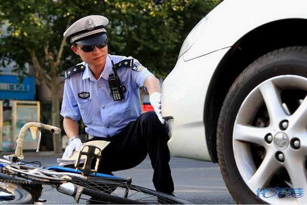 第二届阳光交警候选人——管云飞.