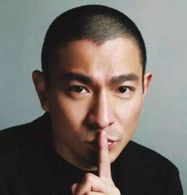 王力宏在机场遭遇的这惊魂一幕,牵出"七年找力宏"的奇葩追星迷情!